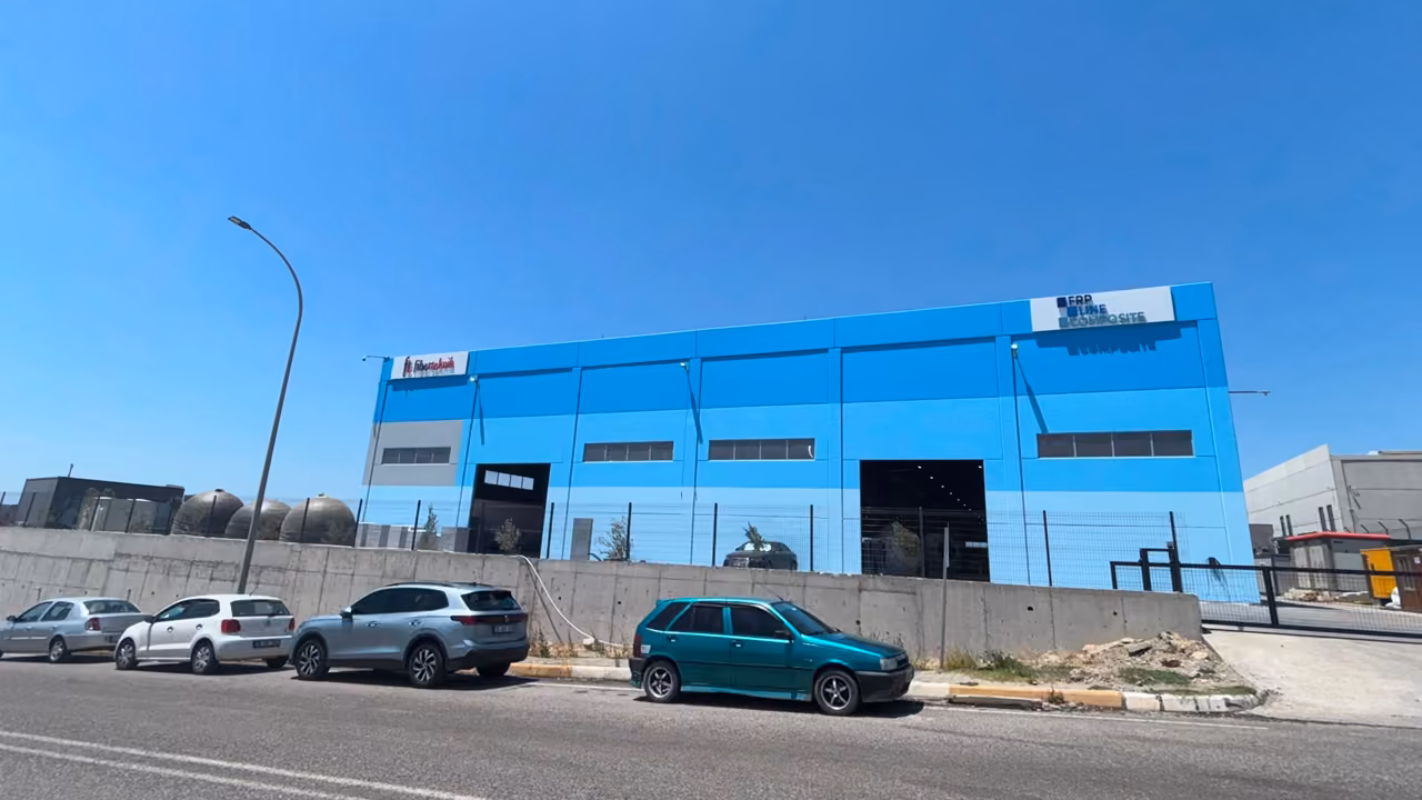 FRP Line Composite mavi fabrika dış cephesi ve bina tabelası